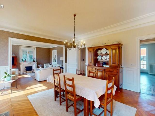 Propriété 7 pièces 362 m²