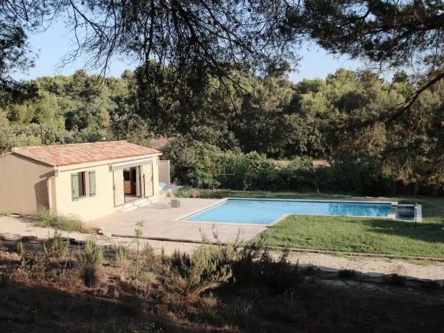 Propriété 7 pièces de 255m2 avec garage, piscine et dépendan. 255m² La Bastidonne