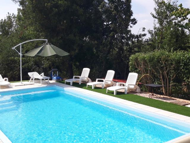 PROPRIETE 7 PIECES PISCINE GITES TERRES