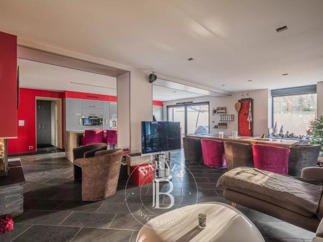 Maison de caractère avec piscine intérieure et parc 430m² Corbelin