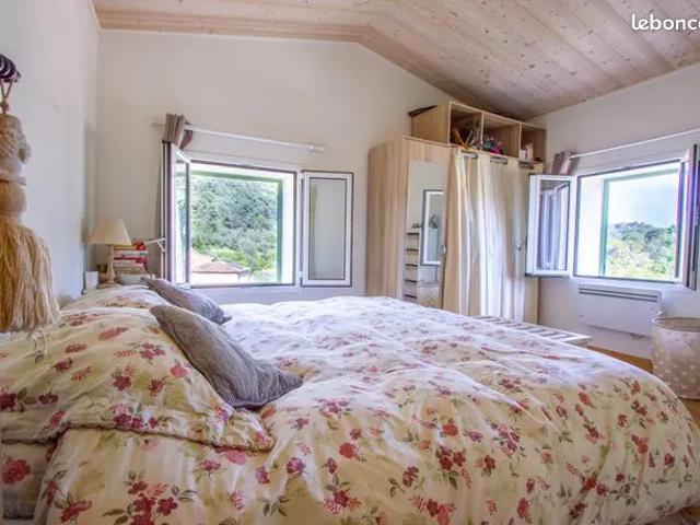 Propriété 4 pièces 144 m²