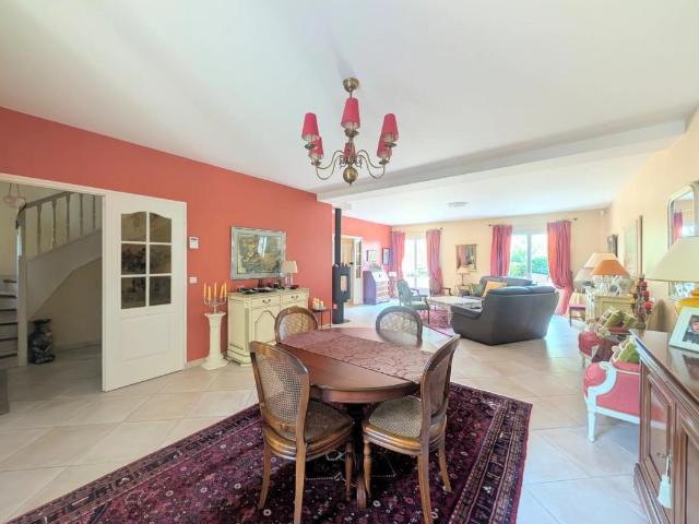 Propriété 5 chambres / 830 m² de terrain