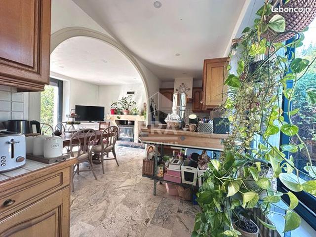 Chateau 5 pièces 142 m²