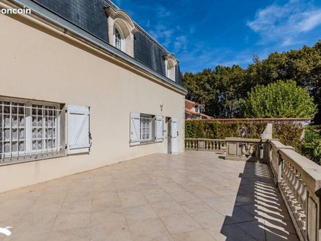 Propriété 5 pièces 151 m²