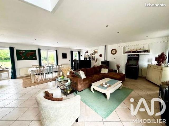 Propriété 5 pièces 216 m²