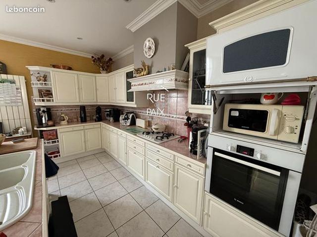 Propriété 5 pièces 226 m²