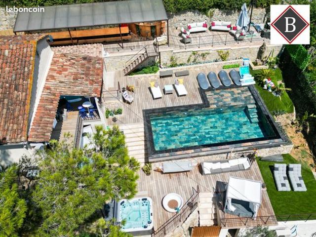 Propriété 5 pièces 227 m²