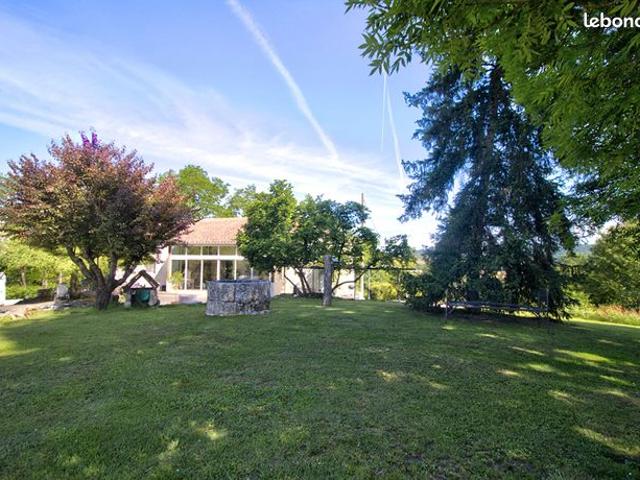 Propriété 5 pièces 239 m²