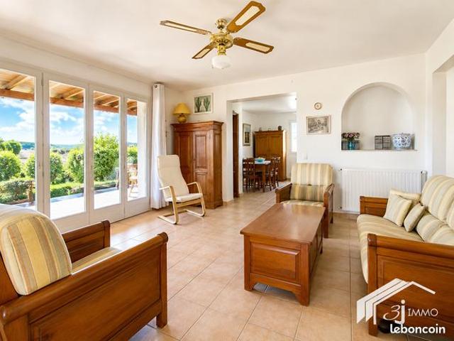 Propriété 5 pièces 240 m²