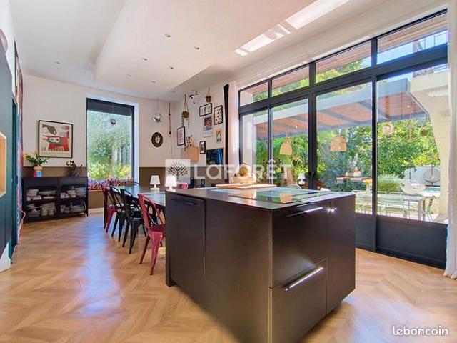 Maison 7 pièces 270 m²
