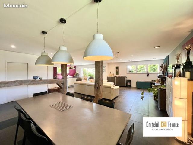 Propriété 5 pièces 300 m²