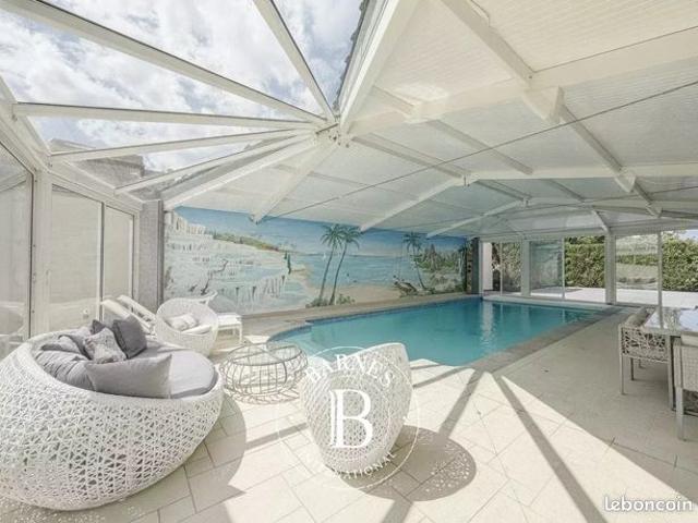 Propriété 5 pièces 384 m²