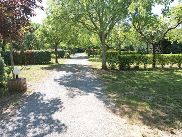 Propriété avec piscine et jardin