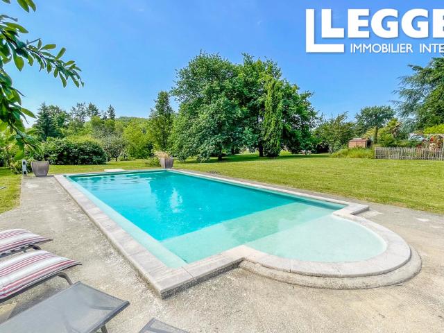Propriété 6 ch avec gîte, piscine, terrasse et parc boisé – un cadre de vie exceptionnel !