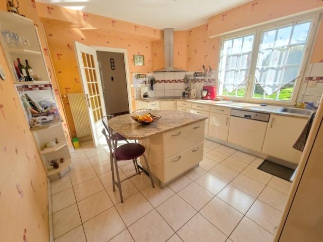 Propriété 6 chambres avec 3 garages sur 2105m2 de terrain à 5 kms de CHEVIGNY SAINT SAUVEUR