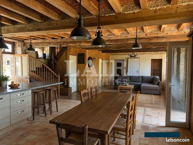 Propriété 6 pièces 176 m²