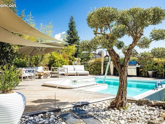 Propriété 6 pièces 194 m²