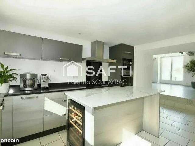 Propriété 6 pièces 205 m²