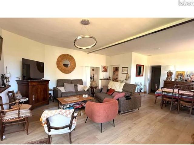 Propriété 6 pièces 247 m²