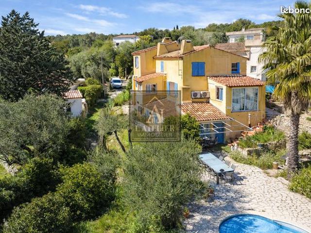 Propriété 6 pièces 241 m²