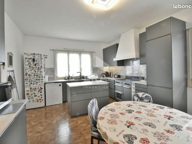 Propriété 8 pièces 189 m²