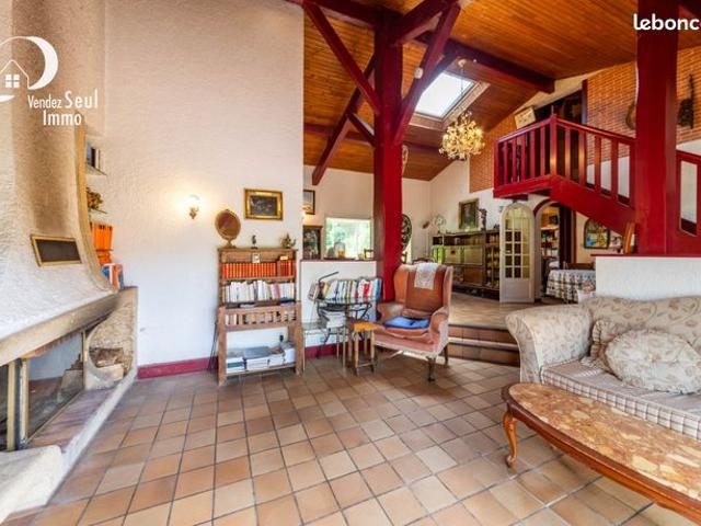 Propriété 8 pièces 193 m²