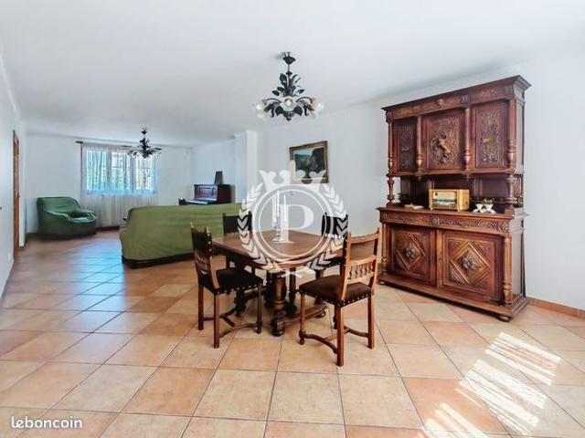 Propriété 8 pièces 221 m²