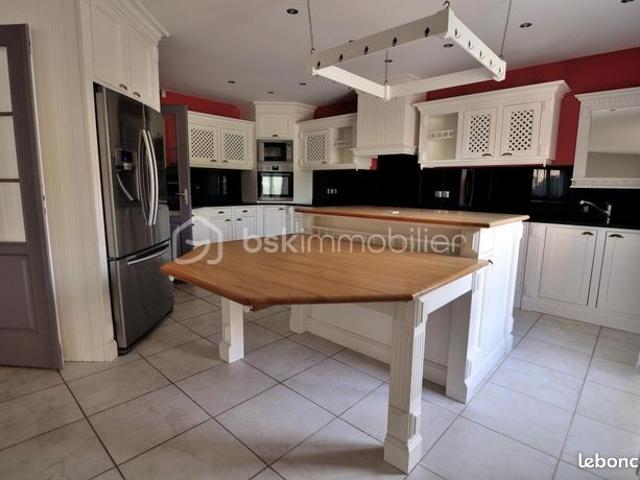 Propriété 8 pièces 222 m²