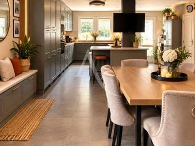 Propriété 8 pièces 240 m²