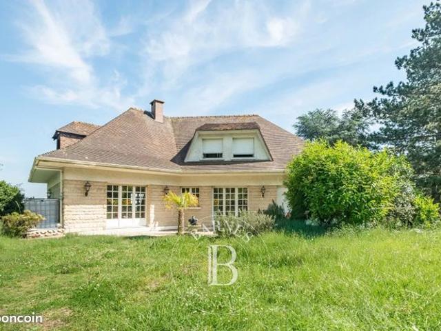 Propriété 8 pièces 243 m²