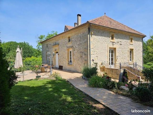 Propriété 8 pièces 260 m²