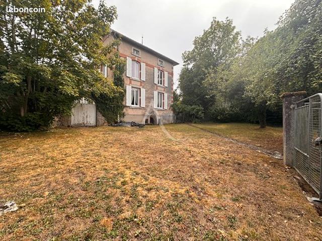 Propriété 8 pièces 329 m²