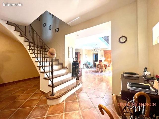 Propriété 9 pièces 192 m²