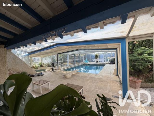 Propriété 9 pièces 217 m²
