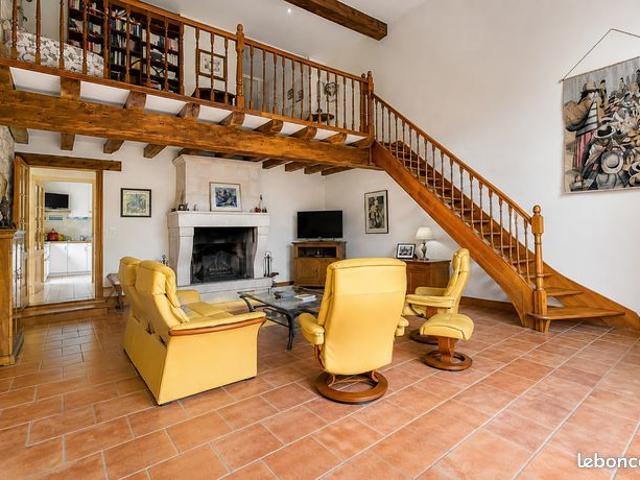 Propriété 9 pièces 242 m²