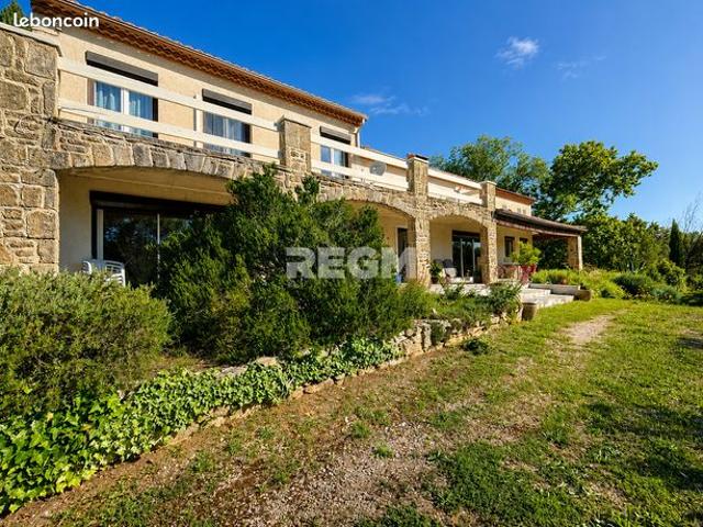 Propriété 9 pièces 368 m²