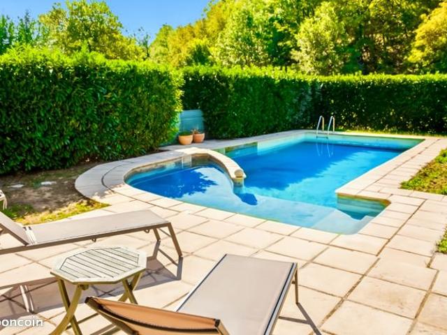 Maison 9 pièces 678 m²