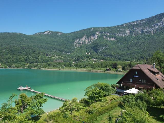 Propriété commerciale pieds dans l'eau Rare opportunité 950m² Aiguebelette le Lac