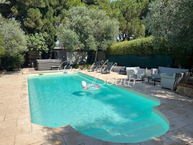 Propriete Composee De 5 Gites Et D’Une Grande Habitation Pri. 630m² Perpignan