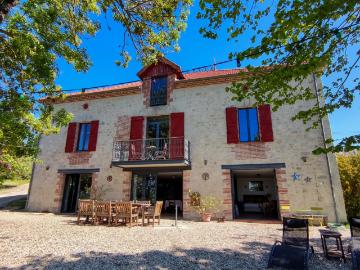 Propriété comprenant une maison, un gite, un garage atelie. 636m² Cazes Mondenard