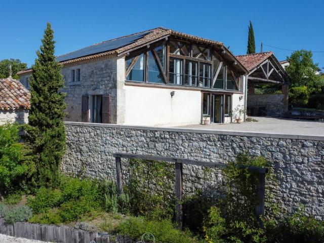 Propriété comprenant une maison, un gite, un garage atelie. 636m² Cazes Mondenard