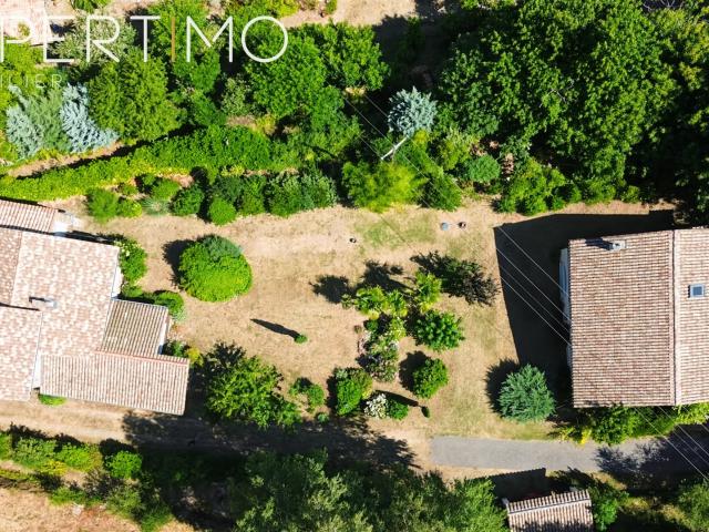 Propriété comprenant deux maisons dont une avec piscine inté. 275m² Saumane