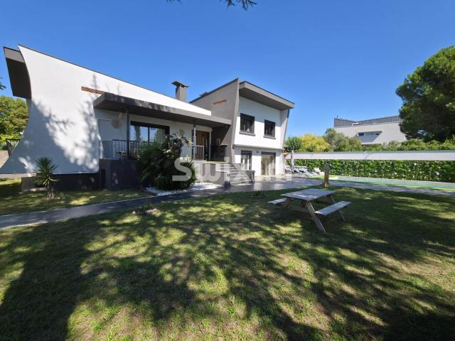 Propriété contemporaine 5 chambres avec piscine et dépendanc. 153m² Montélimar