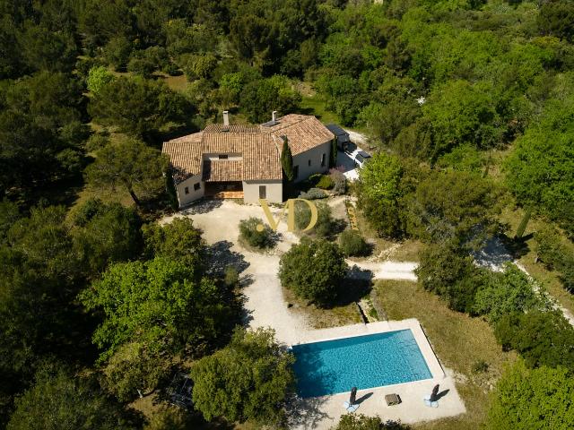 Propriété contemporaine au cœur de la nature à Venasque 250m² Venasque