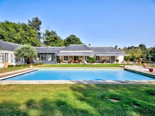 Propriété contemporaine de plus de 640m2, au coeur d'un parc. 640m² Versailles