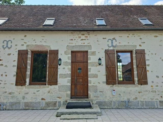 Propriété Corps de Ferme, Bâtisse d'habitation de caractère, nombreuses dependances dont Box, proche ALENCON, LE PERCHE, 2h00 PARIS