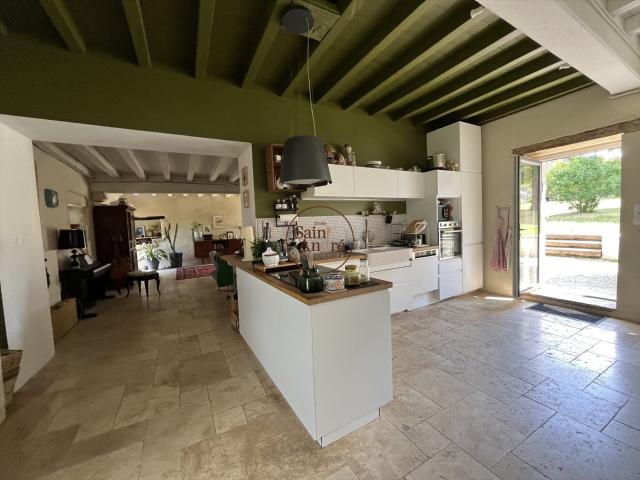 Propriété charentaise de caractère avec piscine et dépendanc 252m² La Rochefoucauld en Angoumois