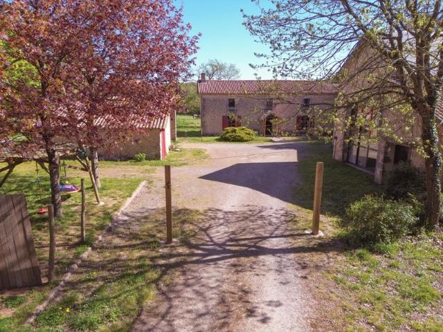 Propriete à vendre 10 pièces AUBIGNY 79 Terrain 27 715 m²