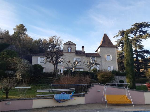 Propriete à vendre 12 pièces Cahors 46 400m² Cahors