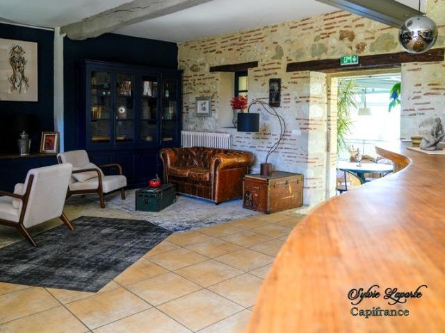 Propriete à vendre 14 pièces SAINTE LIVRADE SUR LOT 47 Sainte Livrade sur Lot – Propriété de caractère à projets multiples en bord de rivière avec accès privatif au Lot